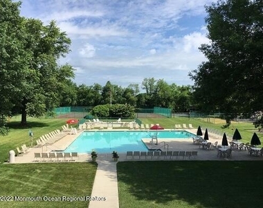 110 Stonehurst Boulevard - Photo Thumbnail 2