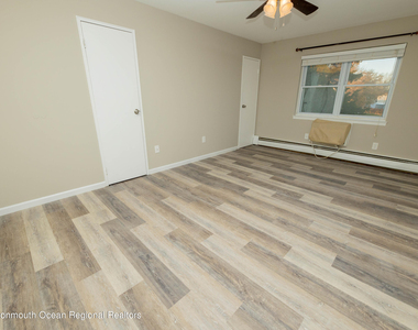 110 Stonehurst Boulevard - Photo Thumbnail 16