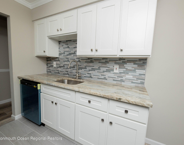 110 Stonehurst Boulevard - Photo Thumbnail 6