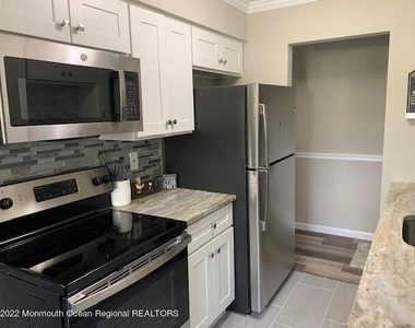 110 Stonehurst Boulevard - Photo Thumbnail 34