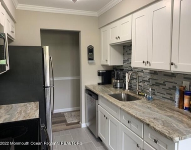 110 Stonehurst Boulevard - Photo Thumbnail 33