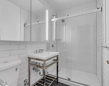 10 Ocean Boulevard - Photo Thumbnail 12