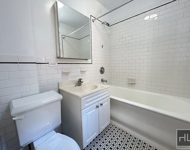 West 45 Street - Photo Thumbnail 1
