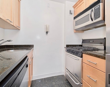 East 55 Street - Photo Thumbnail 1