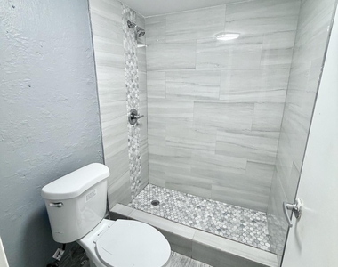 4364 Nw 9th Avenue - Photo Thumbnail 16