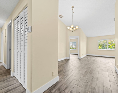 2977 Nw 92nd Avenue - Photo Thumbnail 6