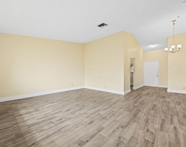 2977 Nw 92nd Avenue - Photo Thumbnail 4