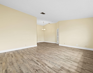2977 Nw 92nd Avenue - Photo Thumbnail 5