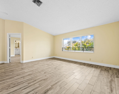 2977 Nw 92nd Avenue - Photo Thumbnail 7