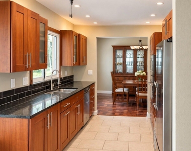 1872 Se Enfield Avenue - Photo Thumbnail 2