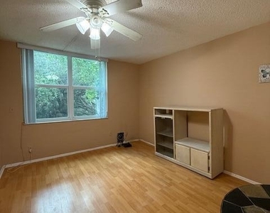 9440 Live Oak Place - Photo Thumbnail 7