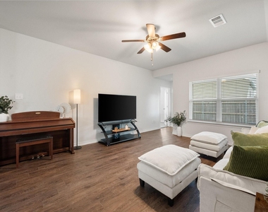 10625 Bleat Street - Photo Thumbnail 15