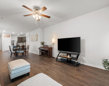 10625 Bleat Street - Photo Thumbnail 6