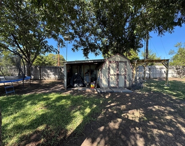 914 Tanglewood Drive - Photo Thumbnail 1