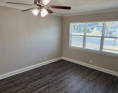 725 Willow Street - Photo Thumbnail 3