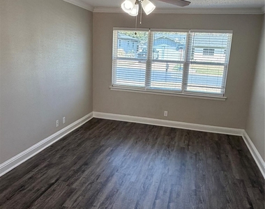 725 Willow Street - Photo Thumbnail 2