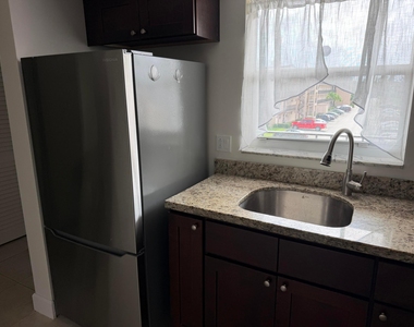 729 Lori Drive - Photo Thumbnail 3