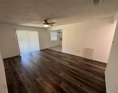 410 E Timberview Lane - Photo Thumbnail 1