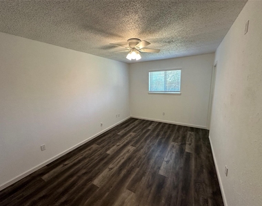 410 E Timberview Lane - Photo Thumbnail 9