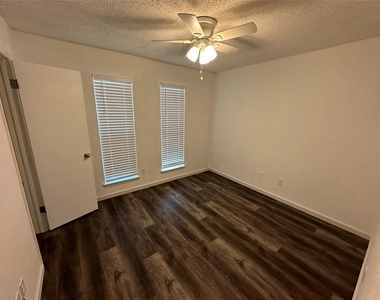 410 E Timberview Lane - Photo Thumbnail 8