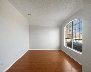 1216 Longhorn Drive - Photo Thumbnail 9
