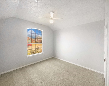 1216 Longhorn Drive - Photo Thumbnail 16