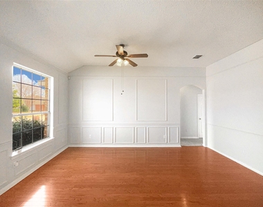 1216 Longhorn Drive - Photo Thumbnail 7
