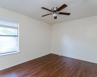 2301 Kingsford Court - Photo Thumbnail 12