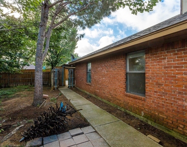 2301 Kingsford Court - Photo Thumbnail 14