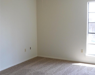 11 Shady Brook Circle - Photo Thumbnail 5