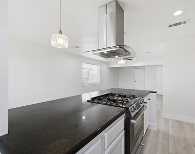 1002 Mardi Gras Lane - Photo Thumbnail 13