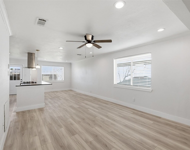1002 Mardi Gras Lane - Photo Thumbnail 5