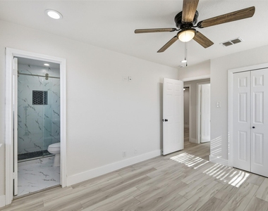 1002 Mardi Gras Lane - Photo Thumbnail 22