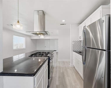 1002 Mardi Gras Lane - Photo Thumbnail 14