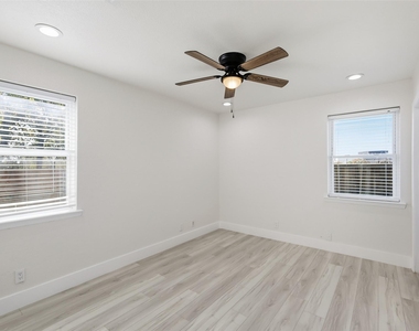 1002 Mardi Gras Lane - Photo Thumbnail 21