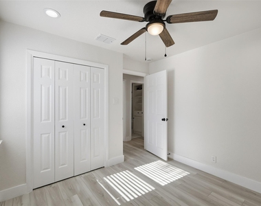 1002 Mardi Gras Lane - Photo Thumbnail 20