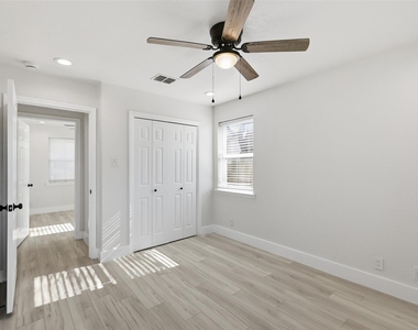 1002 Mardi Gras Lane - Photo Thumbnail 23
