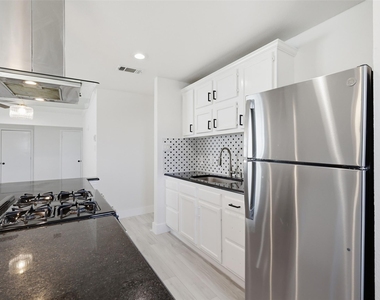 1002 Mardi Gras Lane - Photo Thumbnail 12