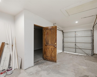 1002 Mardi Gras Lane - Photo Thumbnail 28