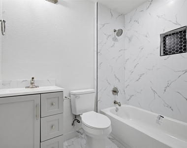 1002 Mardi Gras Lane - Photo Thumbnail 25