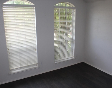 1813 Arbor Creek Drive - Photo Thumbnail 13