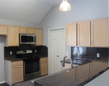 1813 Arbor Creek Drive - Photo Thumbnail 5