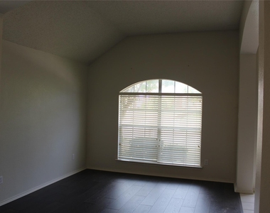 1813 Arbor Creek Drive - Photo Thumbnail 4