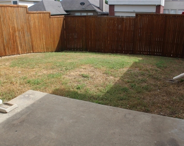 1813 Arbor Creek Drive - Photo Thumbnail 18