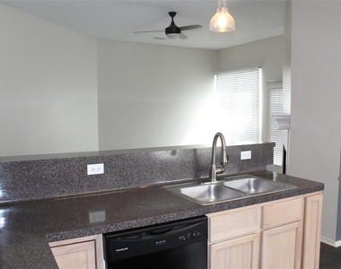 1813 Arbor Creek Drive - Photo Thumbnail 6