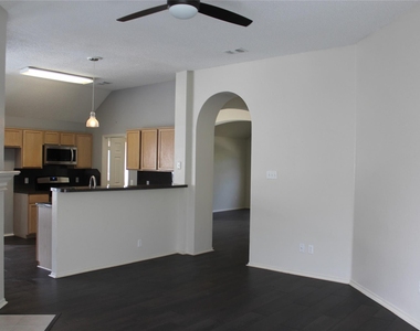 1813 Arbor Creek Drive - Photo Thumbnail 7
