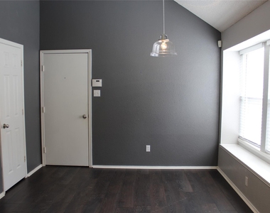 1813 Arbor Creek Drive - Photo Thumbnail 8