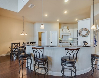 423 Florence Drive - Photo Thumbnail 6