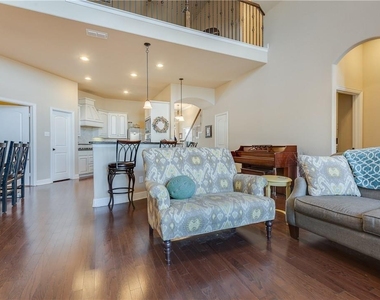 423 Florence Drive - Photo Thumbnail 2