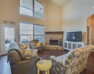 423 Florence Drive - Photo Thumbnail 3